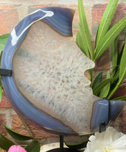 Load image into Gallery viewer, Stunning Blue Banding Agate Moon With Quartz