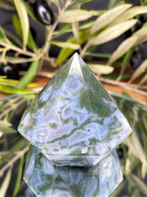 Load image into Gallery viewer, Stunning Moss Agate Crystal Carving Diamond