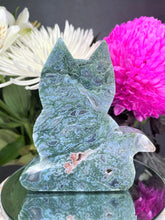 Load image into Gallery viewer, Stunning Moss Agate Crystal Cat Carving