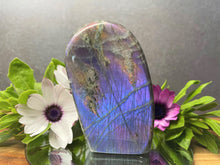 Load image into Gallery viewer, Labradorite Stone Freeform With Purple Flash