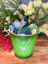 Load image into Gallery viewer, Limited Green Christmas Crystal Gift Bucket