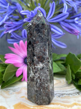 Load image into Gallery viewer, Yooperlite Crystal Tower Point With UV Reaction