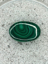 Load image into Gallery viewer, Stunning Natural Malachite Crystal Palm Stone