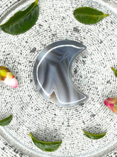 Load image into Gallery viewer, Beautiful Agate Crescent Moon Crystal Carving