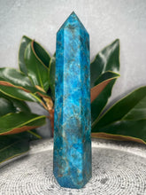 Load image into Gallery viewer, Beautiful Blue Apatite Crystal Tower Point