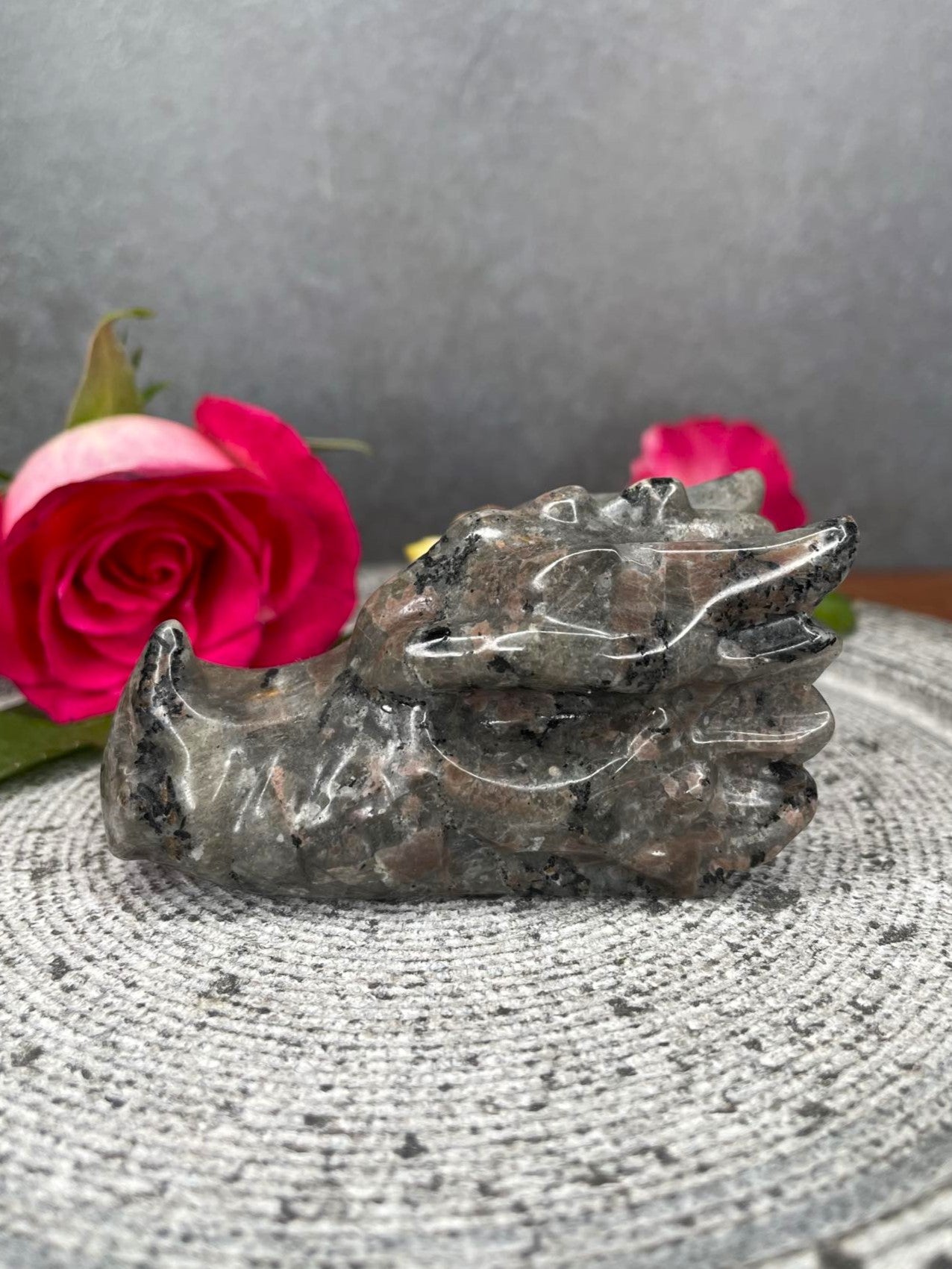 546G Howlite Crystal Dragon Head