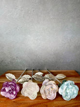 Load image into Gallery viewer, Stunning Crystal Rose With Silver Metal Stem