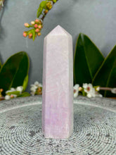 Load image into Gallery viewer, Soft Light Kunzite Crystal Tower Point