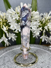 Load image into Gallery viewer, Elegant Blue Flower Agate Wand With Gold Metal Stand