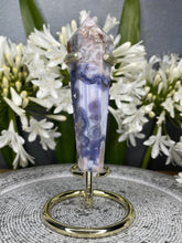 Load image into Gallery viewer, Stunning Blue Flower Agate Wand With Gold Metal Stand