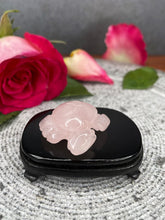 Load image into Gallery viewer, Rose Quartz Crystal Crab Carving