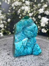 Load image into Gallery viewer, Stunning Chrysocolla Malachite Tower Point Raw/Polished Bubble Freeform