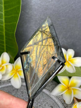 Load image into Gallery viewer, Labradorite Sunset Flash Diamond Carving Black Stand