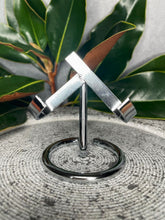 Load image into Gallery viewer, Silver Metal Stand Crystal Heart Holder