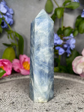 Load image into Gallery viewer, Vibrant Blue Kyanite Crystal Tower