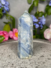 Load image into Gallery viewer, Beautiful Kyanite Crystal Tower Point