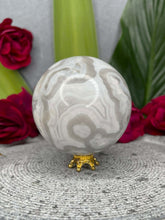 Load image into Gallery viewer, Banding White Agate Crystal Sphere Ball