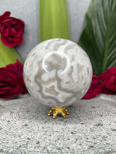 Load image into Gallery viewer, Banding White Agate Crystal Sphere Ball