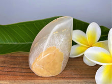 Load image into Gallery viewer, Small Sandy Colour Agate Crystal Flame