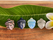 Load image into Gallery viewer, Gorgeous Acorn Crystal Carving