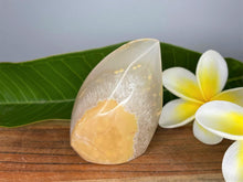 Load image into Gallery viewer, Small Sandy Colour Agate Crystal Flame