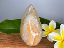 Load image into Gallery viewer, Sandy Colour Agate Crystal Flame