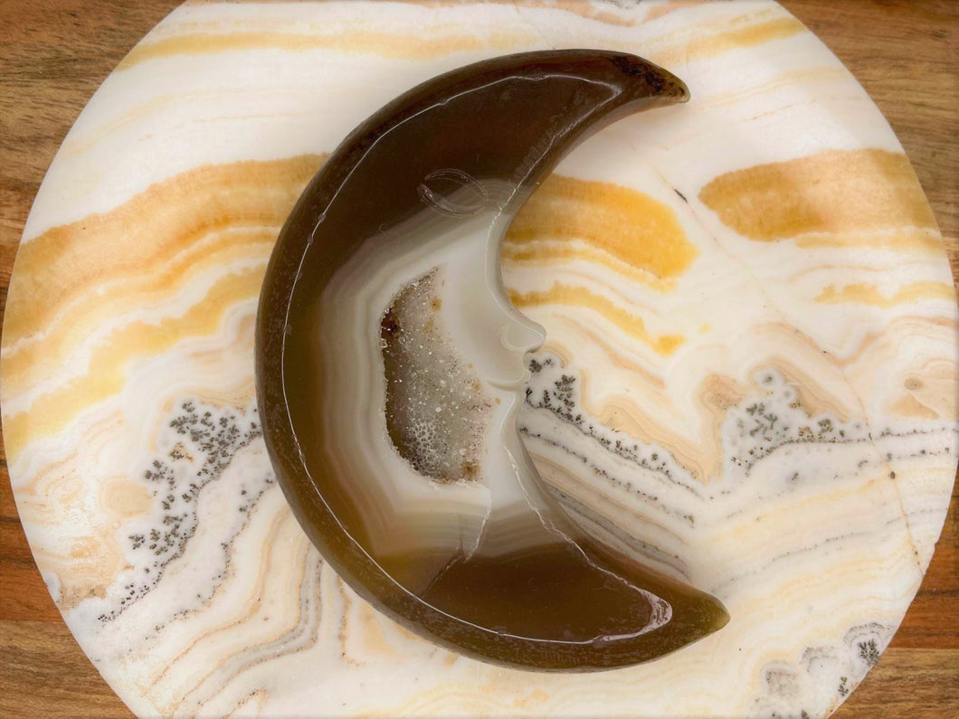 Crystal Agate Crescent Moon Stone Carving
