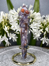 Load image into Gallery viewer, Beautiful Blue Flower Agate Wand With Gold Metal Stand
