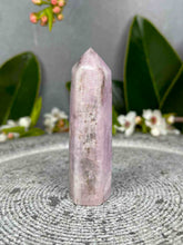 Load image into Gallery viewer, Stunning Kunzite Crystal Tower Point
