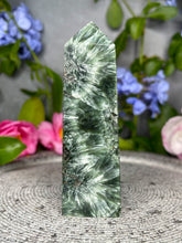 Load image into Gallery viewer, Clarity Seraphinite Crystal Tower Point
