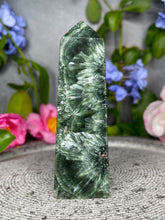 Load image into Gallery viewer, Clarity Seraphinite Crystal Tower Point
