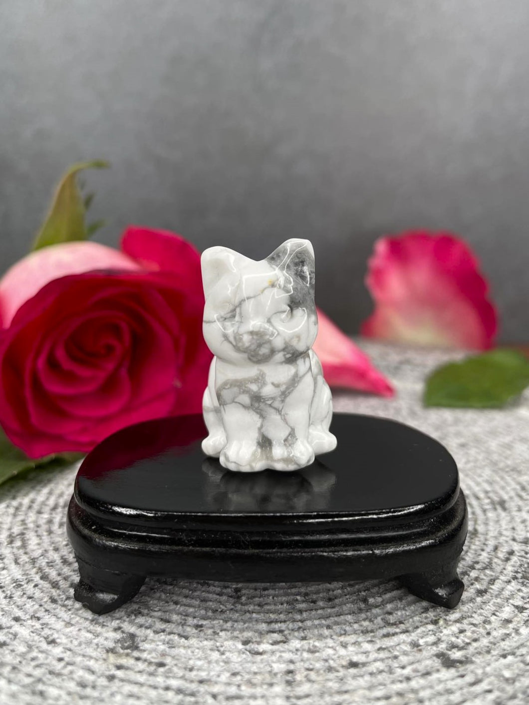 Howlite Cat Kitten Crystal Carving