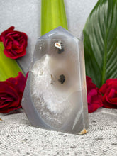 Load image into Gallery viewer, Sugar Druzy Agate Crystal Tower Point
